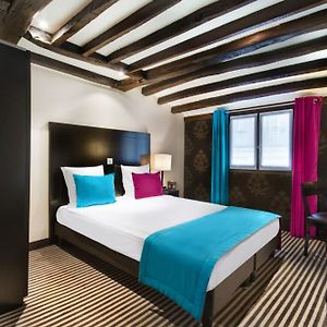 Camera con letto king size